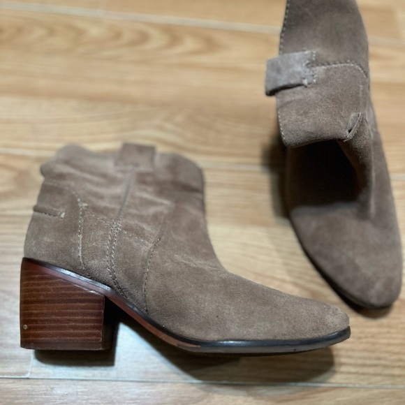 Vince Camuto VC -Maves Booties size 6.5 - Picture 2 of 6